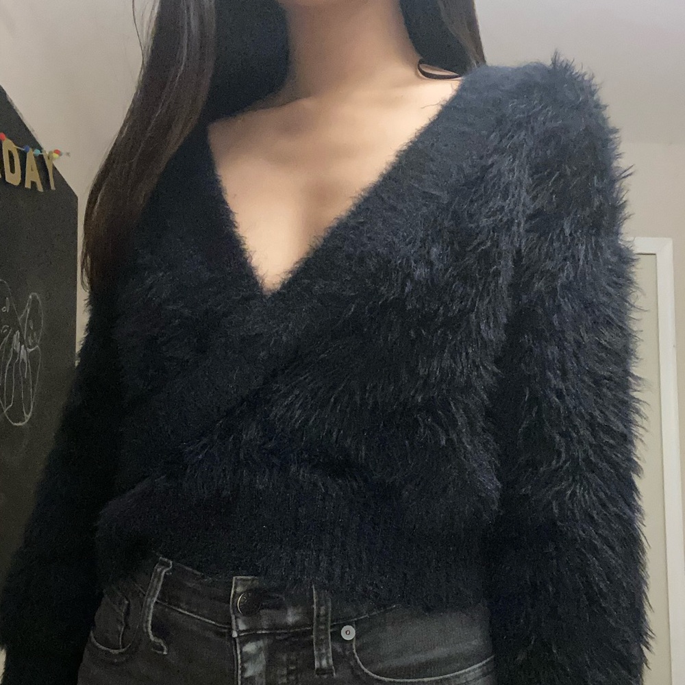 Fuzzy V-Neck Cropped Sweater